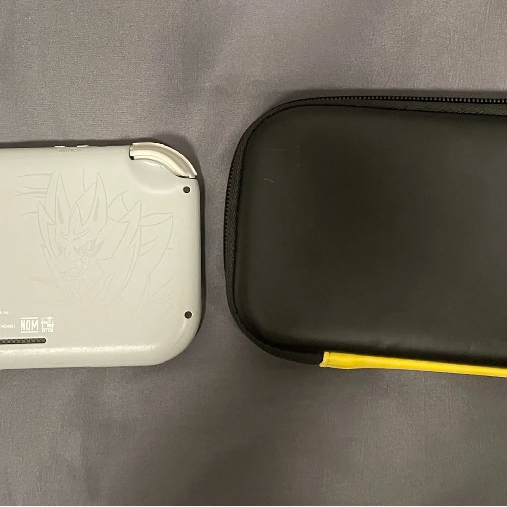 Nintendo Switch Lite - Light Gray with Teal Buttons - Picture 2 of 3